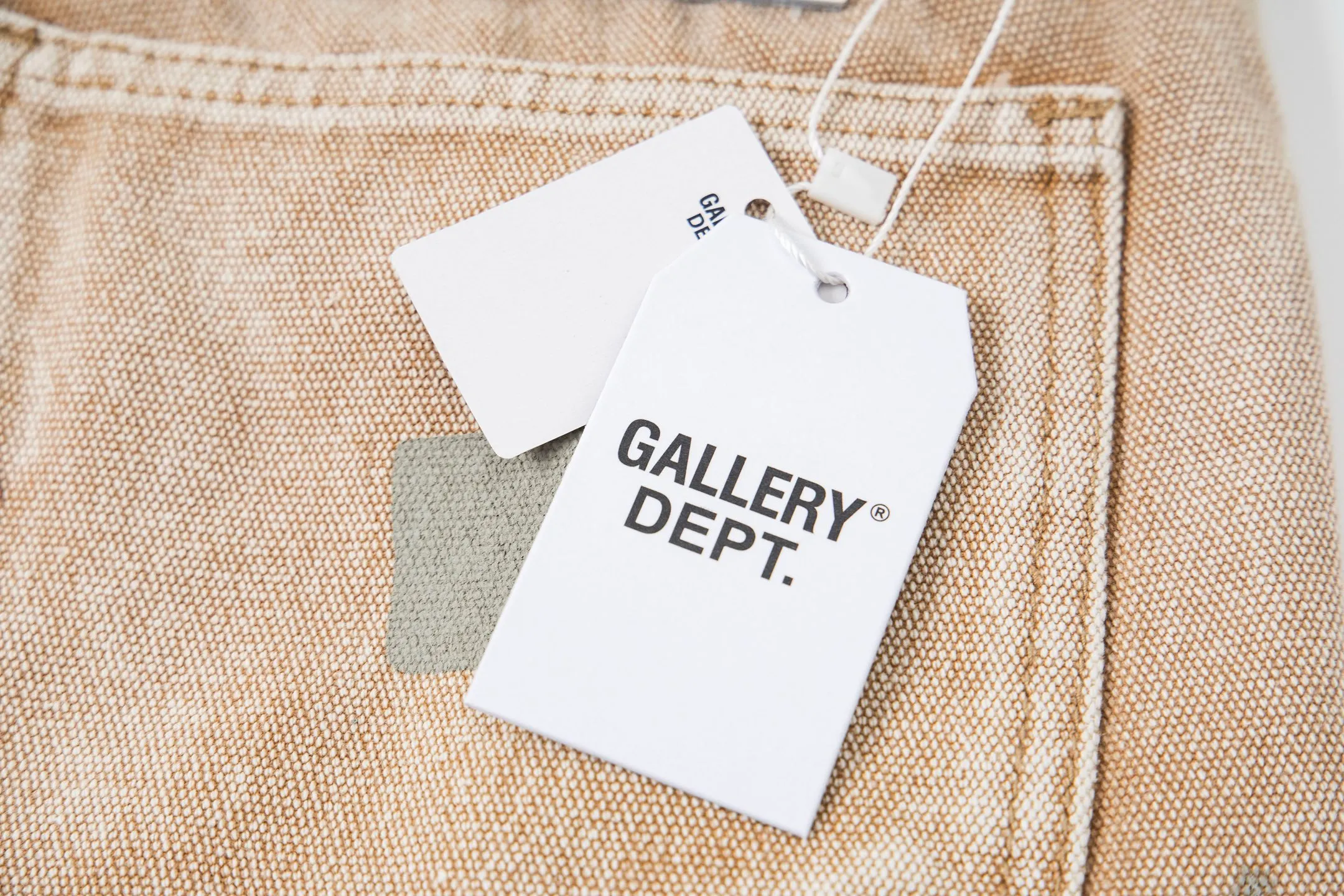 #8200 P260💰 Independent GALLERY DEPT. Vintage splash-ink splicing khaki orange cross loose washed flared jeans - truly restore the ultimate vintage texture - original hardware accessories washed and other elevators, QR code analysis are all purchased from the original factory, high degree of restoration, you are welcome to compare with certain products ~ - three-dimensional version Loose and comfortable, not picky about the figure, tall and slim, factory Seiko, original quality control, same style for men and women, can be matched with couples, versatile recommendation Essential jeans for all seasons - sizes: 28 30 32 34 36
